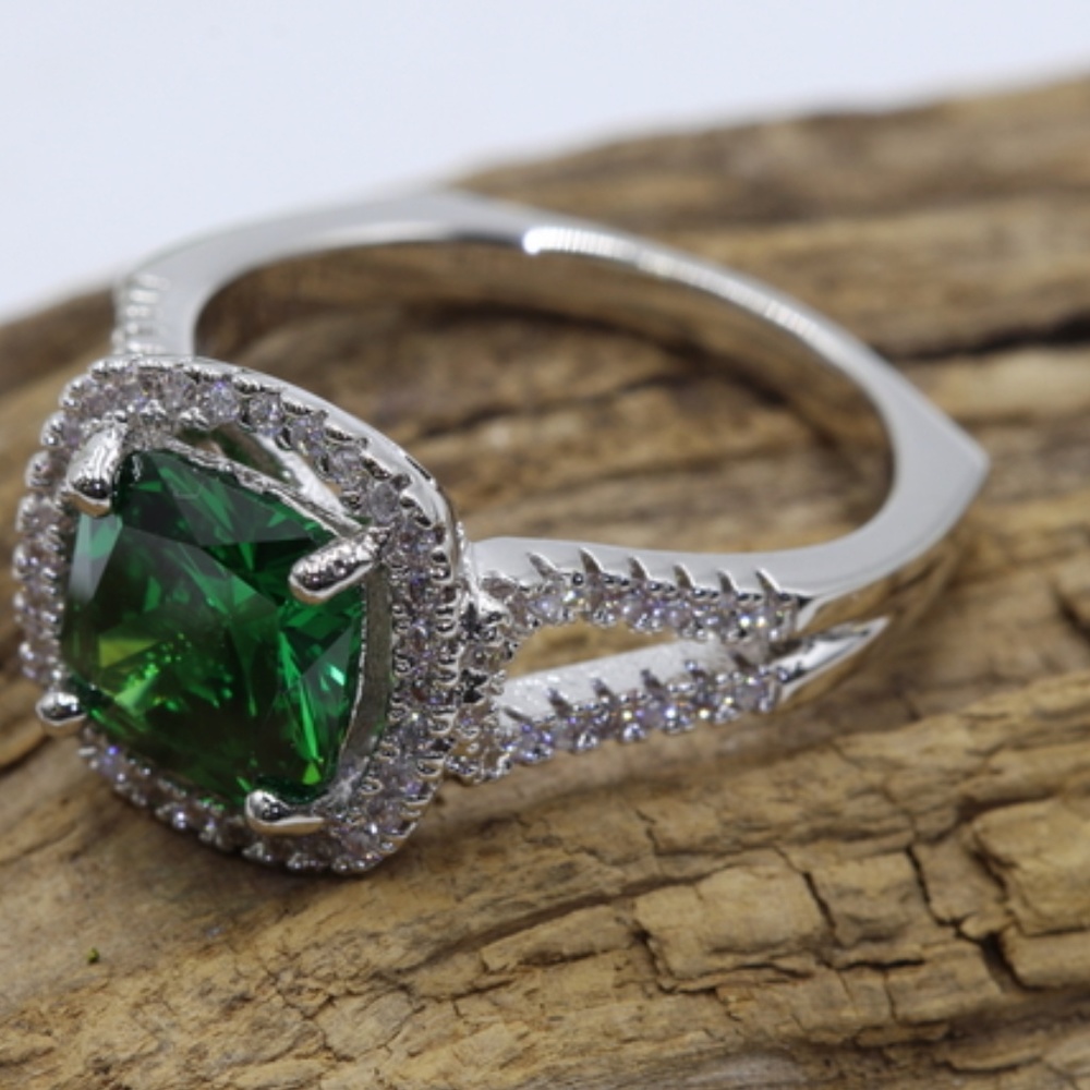 Woman's Ring
