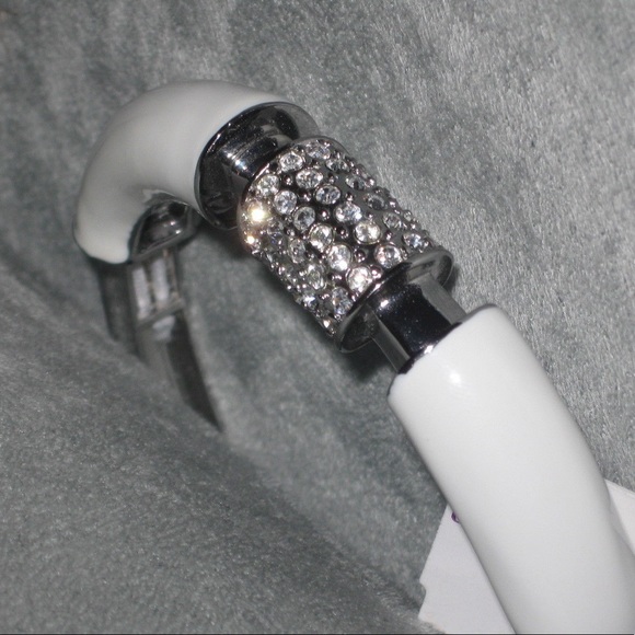 White stretch bangle - Picture 6 of 8