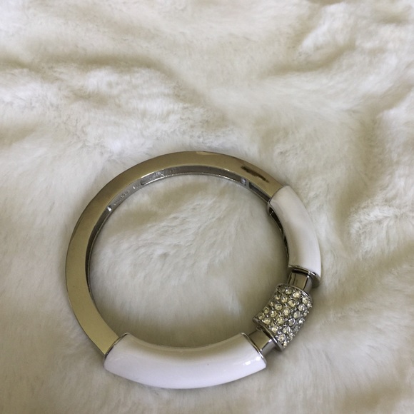 White stretch bangle - Picture 8 of 8