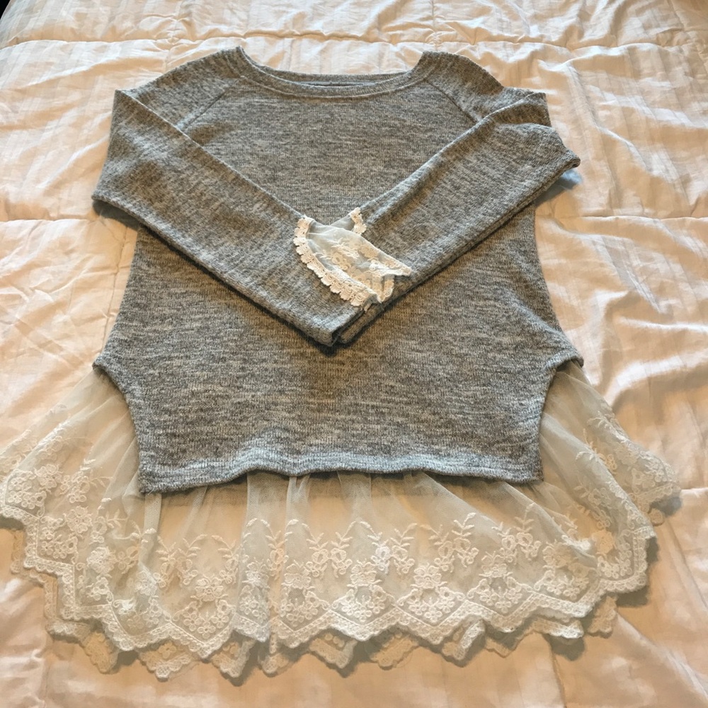 Gray sweater, fits like a medium