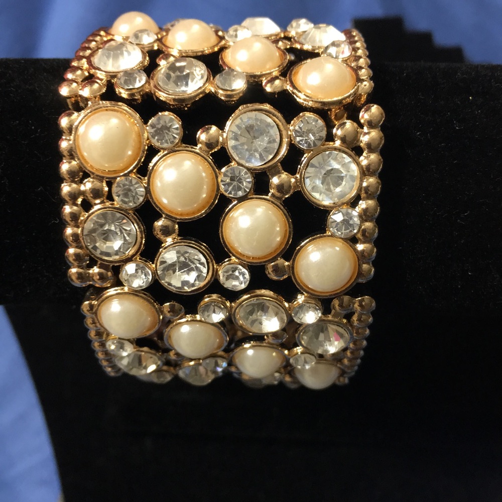 Pearl accent bracelet with stones