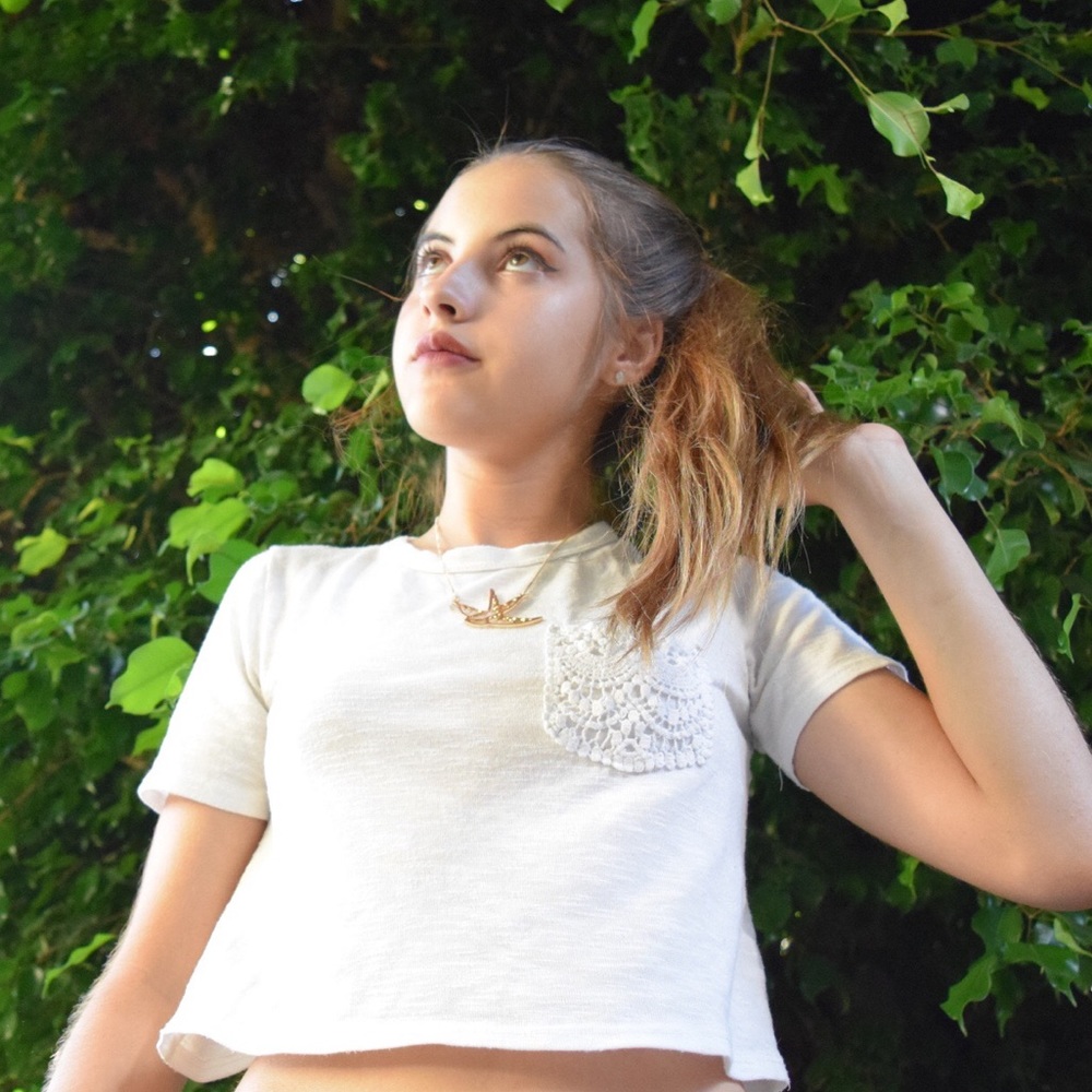 Forever 21 cropped white shirt with lace pocket