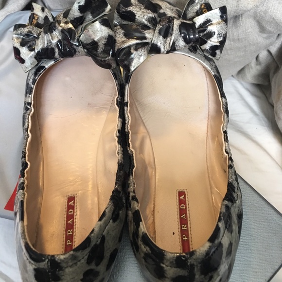 Prada flats in grey leopard print patent leather - Picture 2 of 6