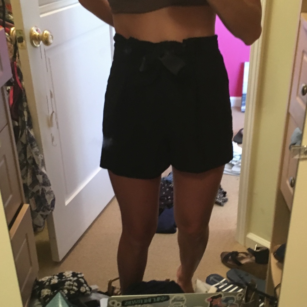 High rise shorts with a bow