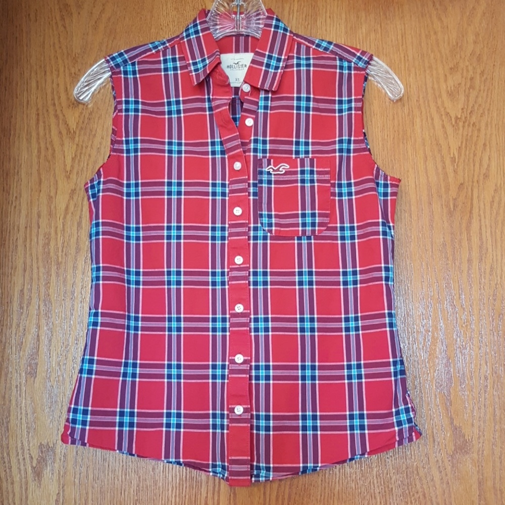 Hollister * Sleeveless button down, happy plaid