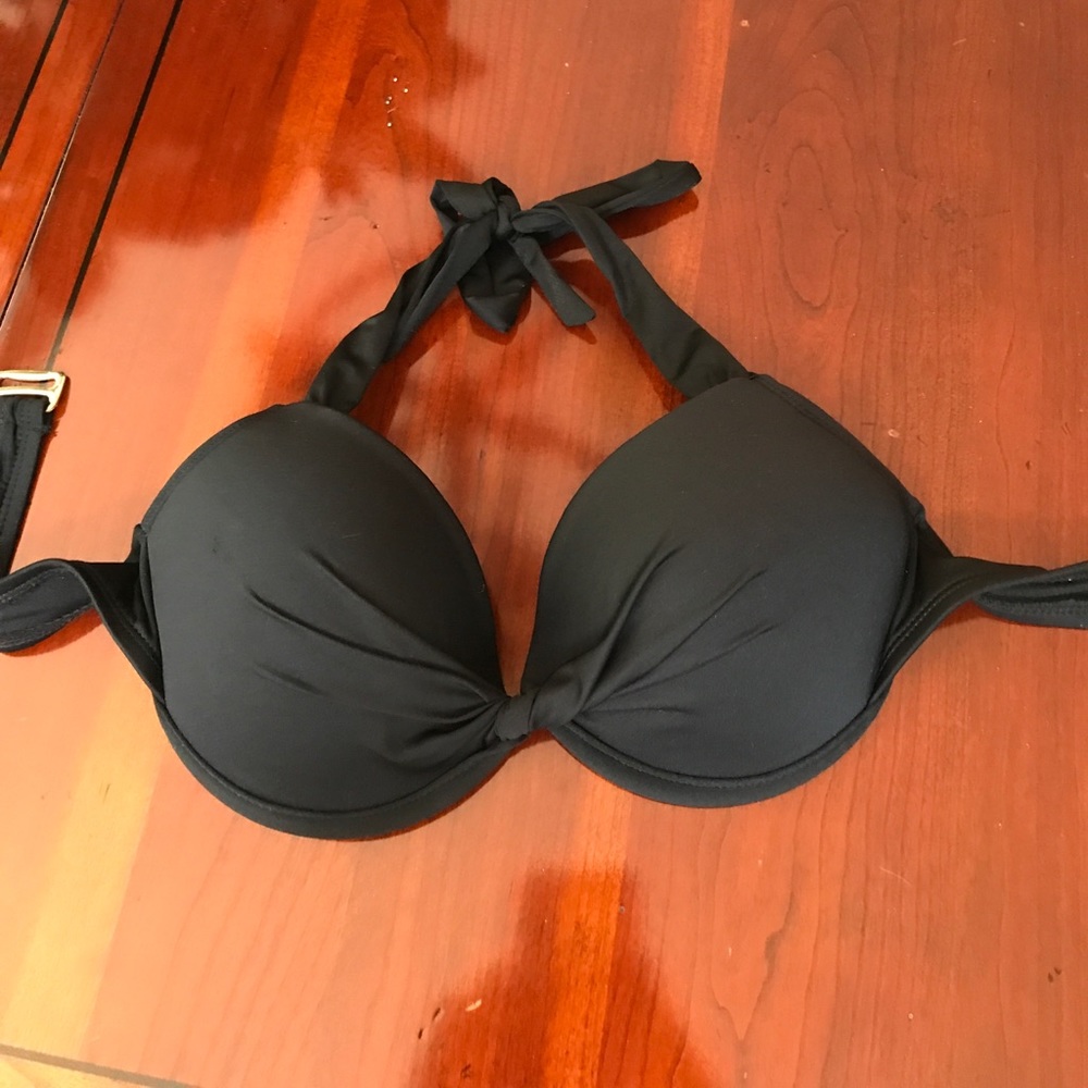 Black bikini top.