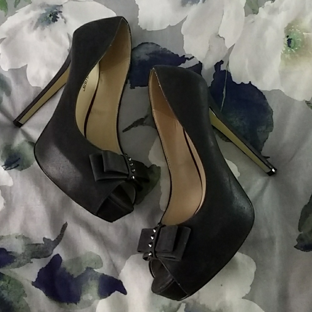 Just Faboulous peep toe shoes