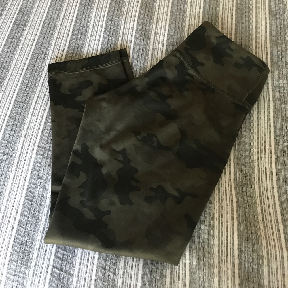 Like New Camo Lululemon Crop Leggings