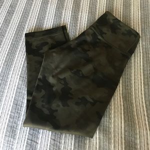 Like New Camo Lululemon Crop Leggings