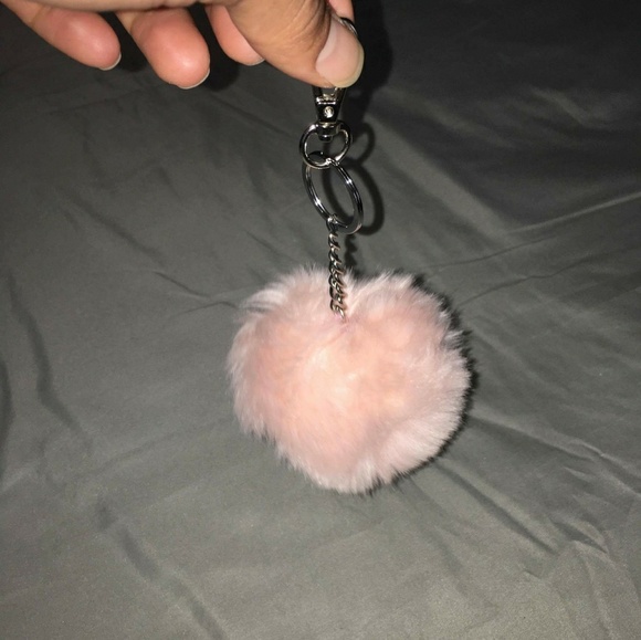 Pink fuzzy ball - Picture 1 of 1