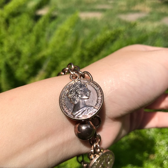 Cute vintage coin charms bracelet - Picture 2 of 4