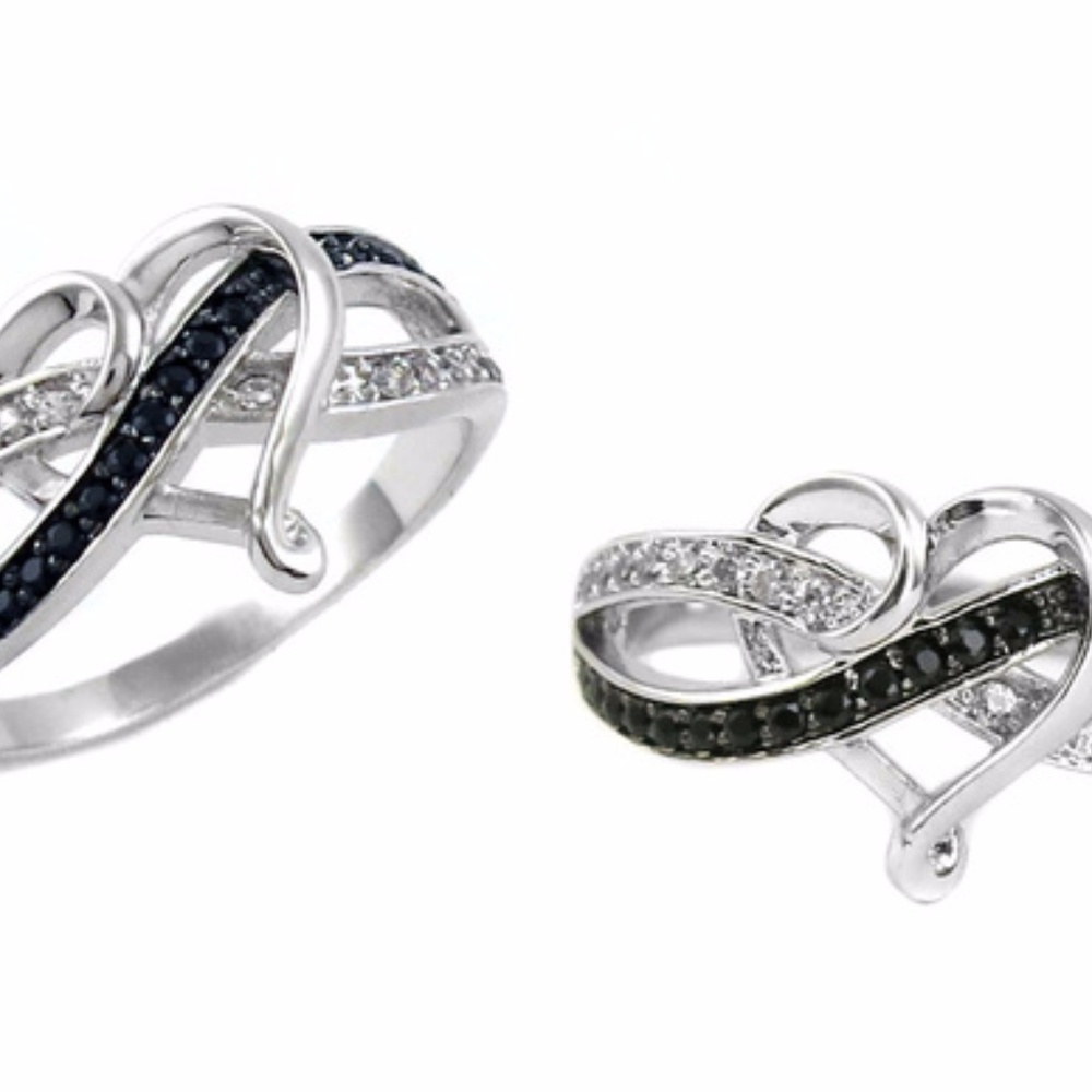 Woman's Ring - Picture 2 of 3