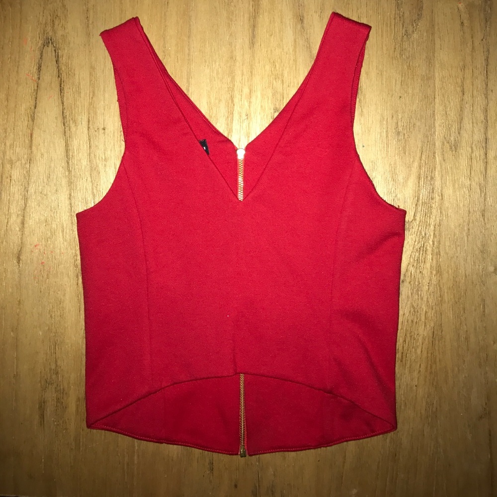 Super flattering v-neck cropped top