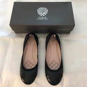 Vince Camuto Black Flats (Size 6.5)