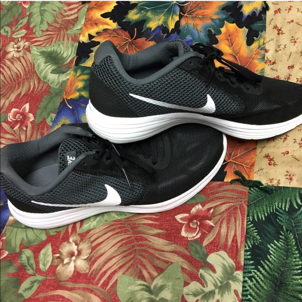 Nike Revolution 3