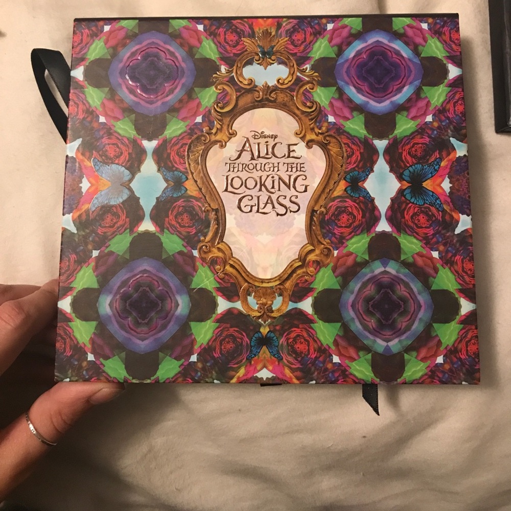 Alice Through The Looking Glass palette