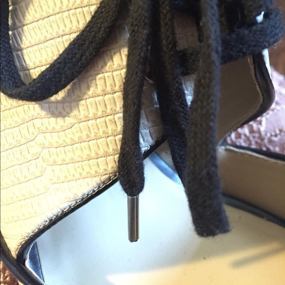Juicy Couture Milan Nude Pumps - Picture 6 of 6