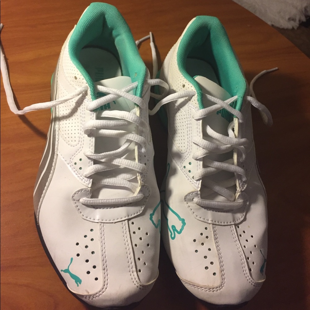 Women's Puma sneakers