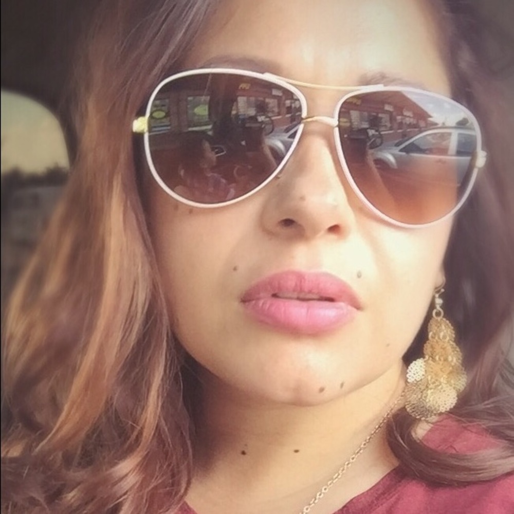 Meet your Posher, Yolanda