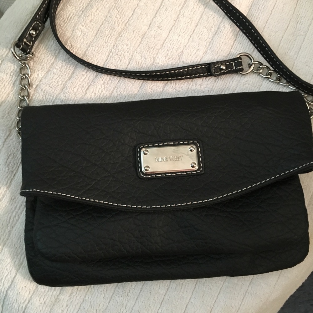 Convertible crossbody or wristlet bag