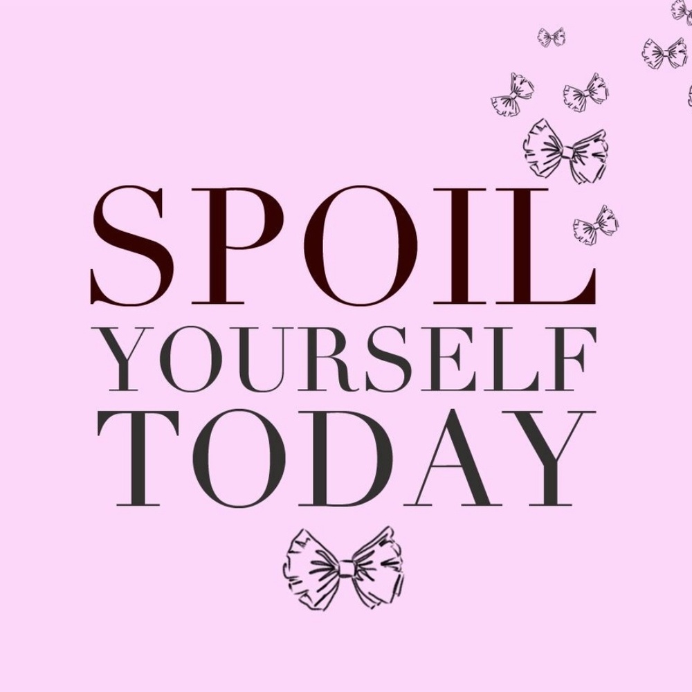 WOMEN'S & MEN'S CLOTHING AND ACCESSORIES