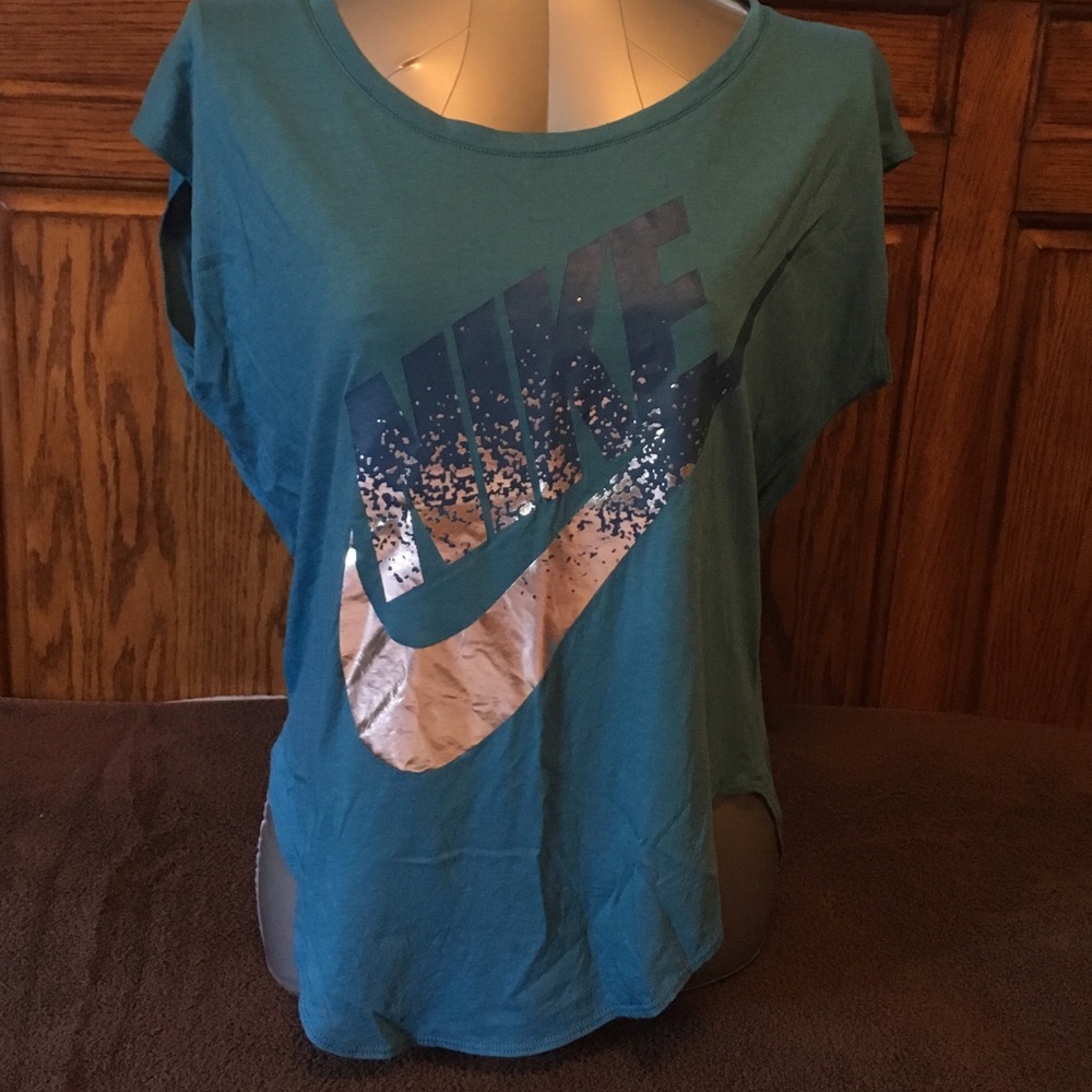 Nike top