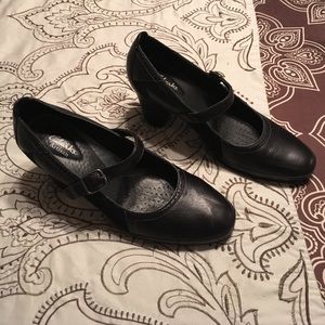 Larks black artisan maryjanes