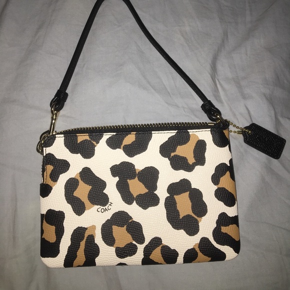 Coach leopard print wristlet - Picture 4 of 5