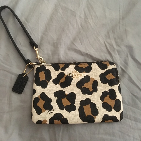 Coach leopard print wristlet - Picture 5 of 5