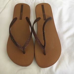 NEVER WORN brown flip flops