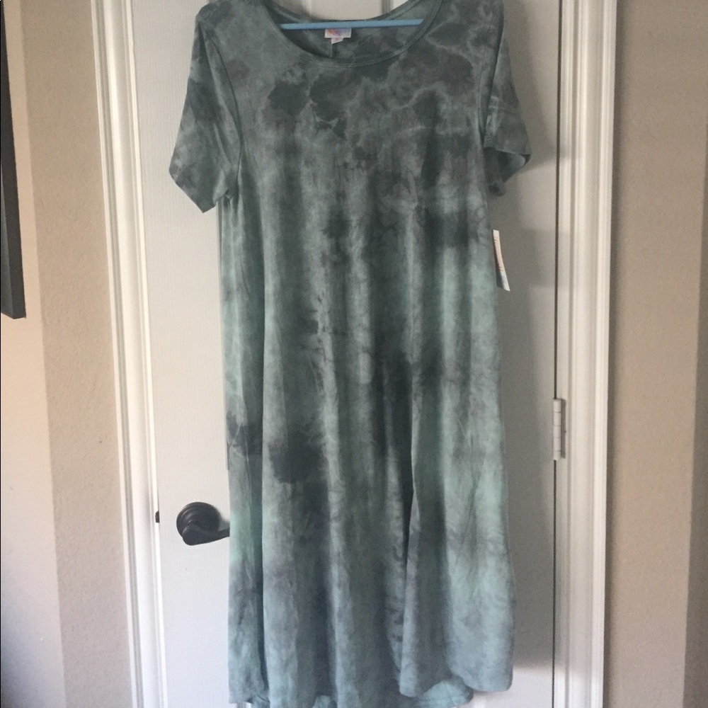 LuLaRoe tie dye Medium Carly 🦄🦄