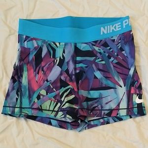 🌺 Like New Nike Pro Cool 3 Inch Shorts 🌺