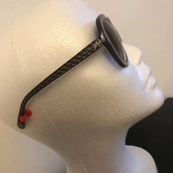 Chanel Sunglasses - Picture 3 of 4