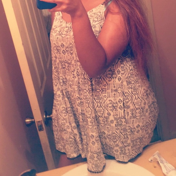 Black and white romper 🖤 - Picture 2 of 2