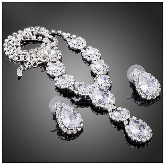 Swarovski Crystals The Pippa Necklace Set - Picture 4 of 5