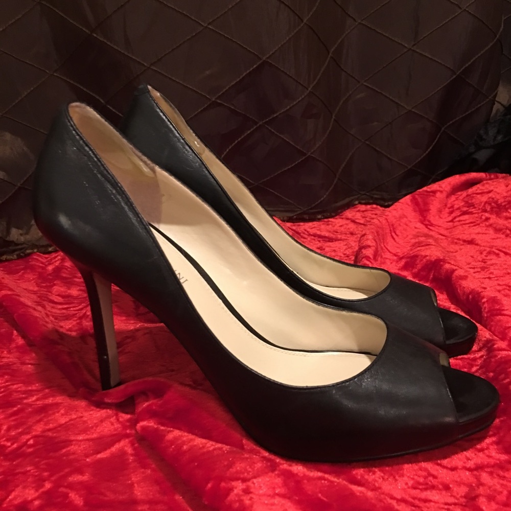 Enzo Angiolini Black, leather peep toe pumps