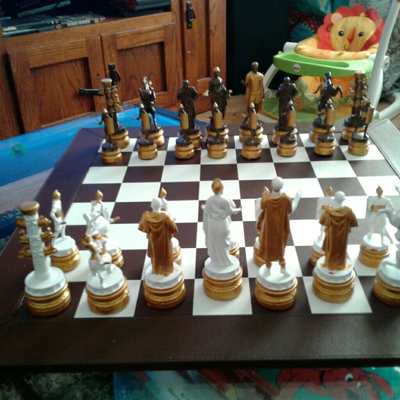 chess usa Other - 21" brown and white leatherette b/ ancient pieces
