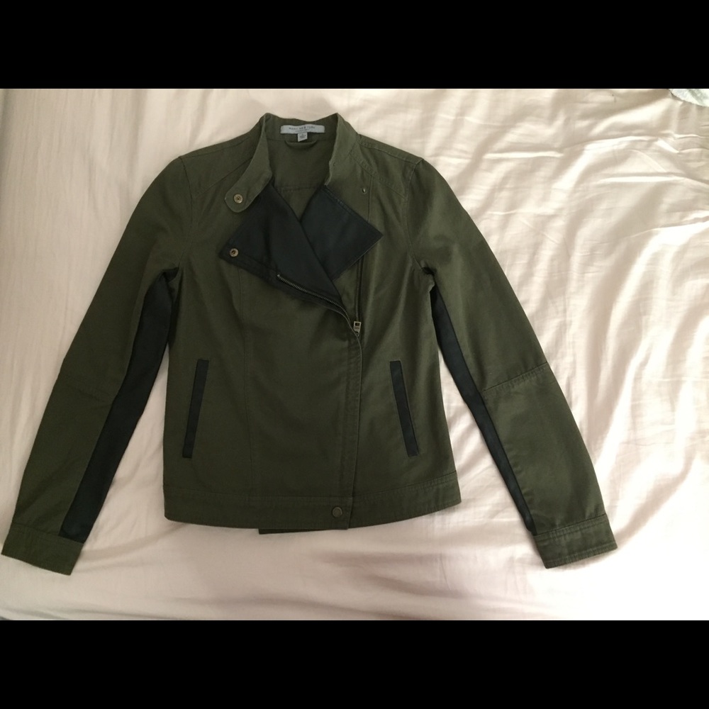 Excellent condition Andrew Marc green jacket