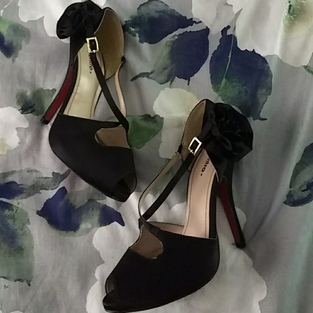 Red bottoms dress shoes