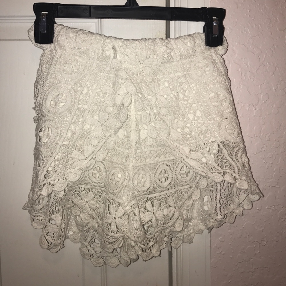 LF Angel Biba White Lace Shorts Size 6 fits XS