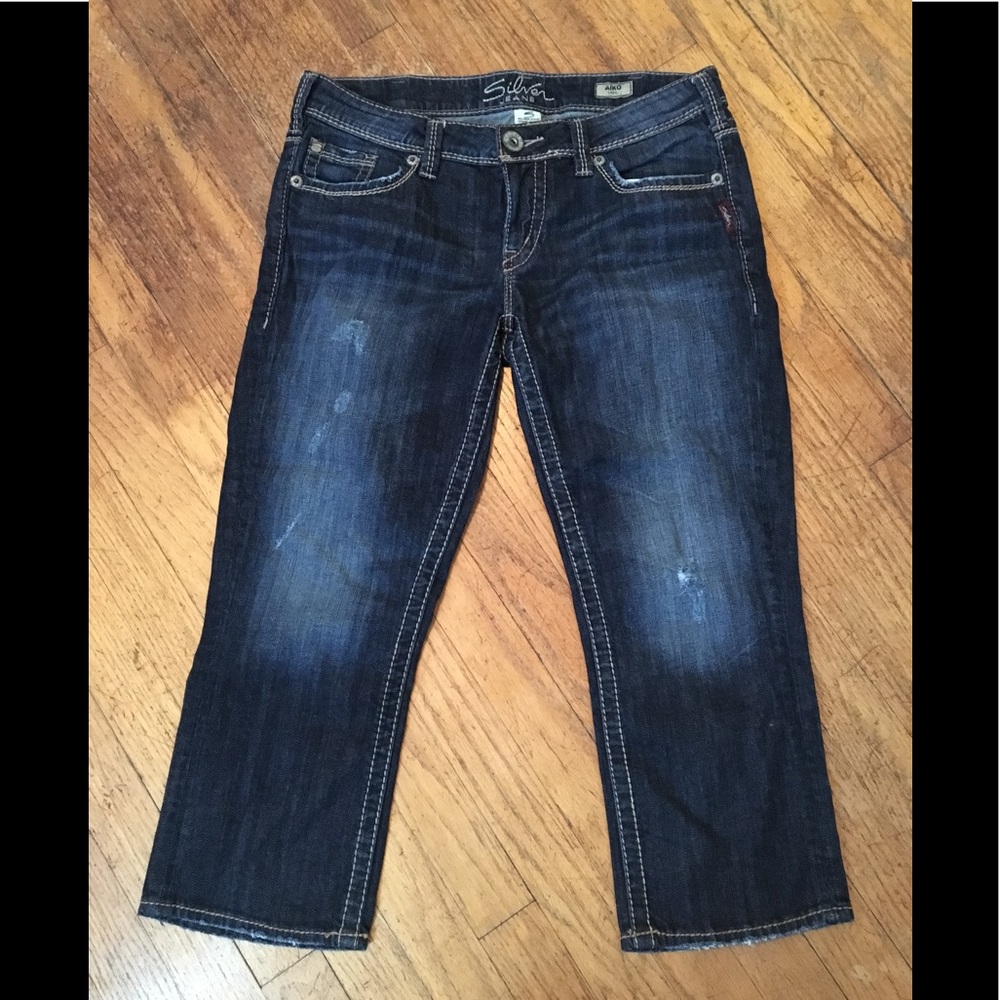 Women's Silver brand capris with some stretch.