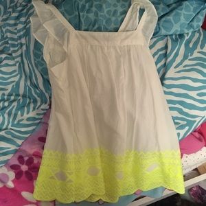 Cute with and yellow tank top!