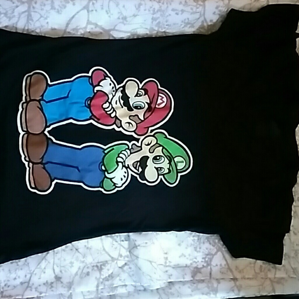 Mario shirt sz medium