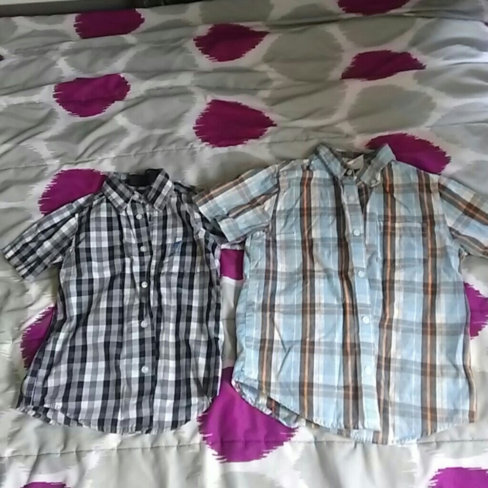 2 button up short sleeve dress shirts