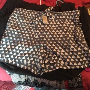 LOFT size 16P shorts gray with white triangles NWT