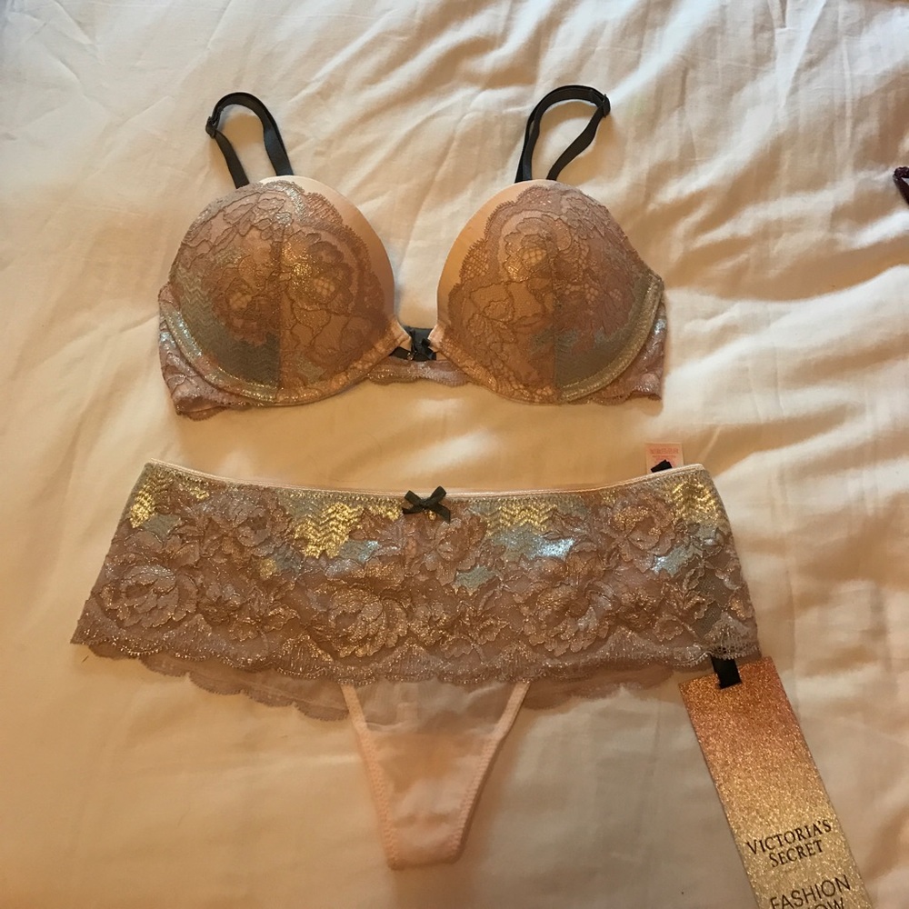 Victoria's Secret Fashion Show 2014 Set 32C/XS