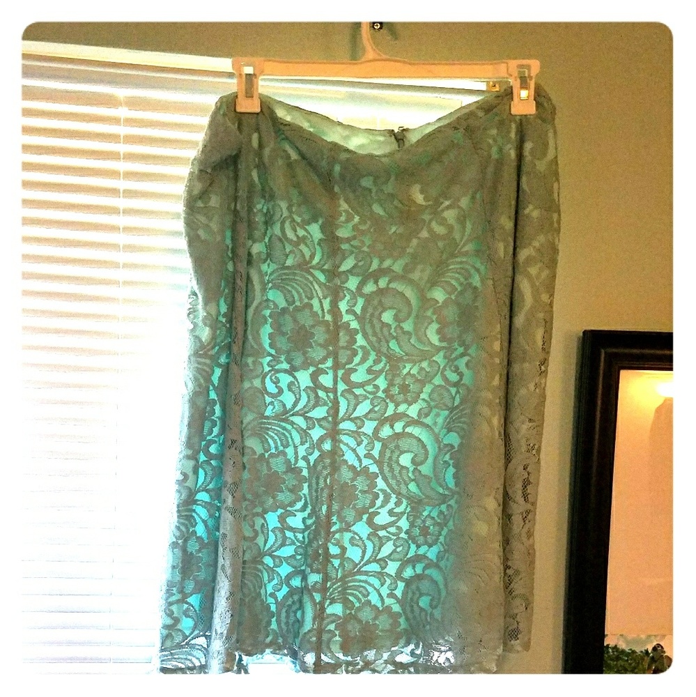 Pretty lace skirt with underlay