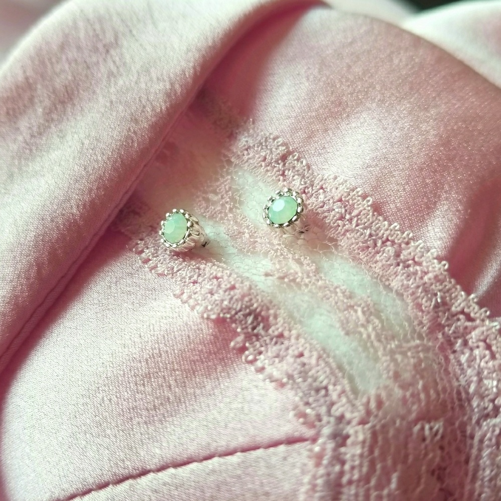 🌟Free with Purchase🌟of $15 or more