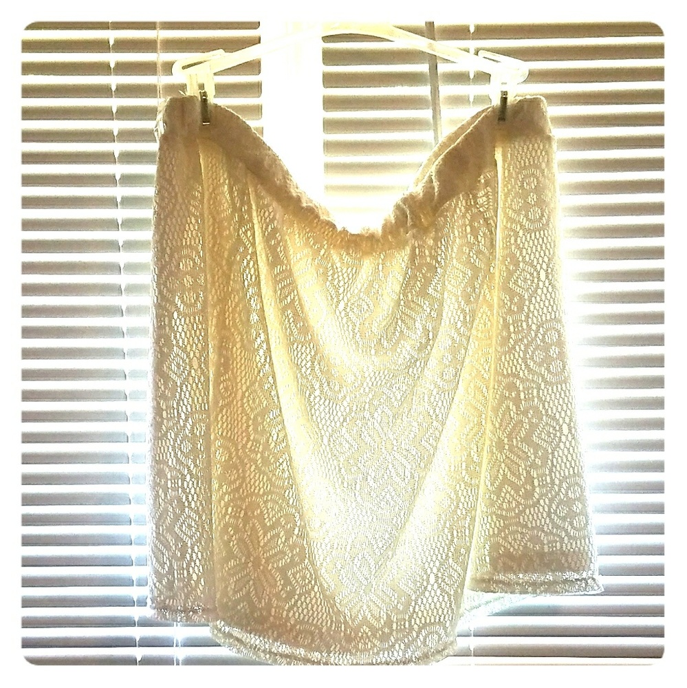 White lace skirt