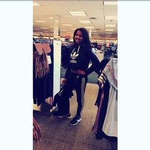 Meet your Posher, Zakya